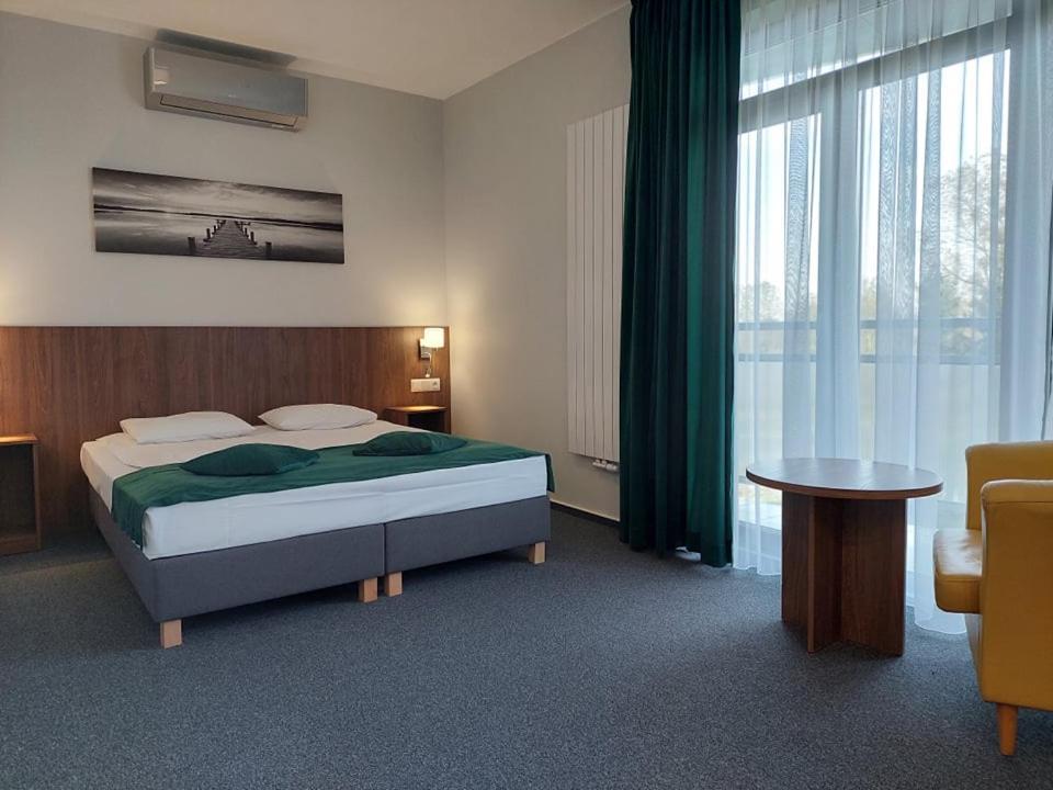 Eurohotel Baniocha Екстериор снимка